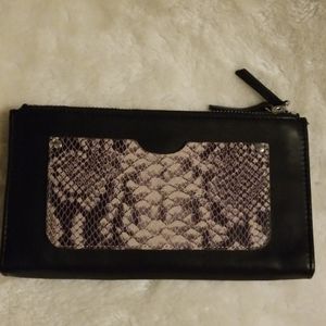 🆕 NWOT margot Faux Snakeskin Leather Clutch 👛